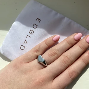 Edblad ring  - Ring från Edblad i rostfritt stål💞 Den har en liten repa vilket syns mest på bild 1  Nypris: 400kr💞