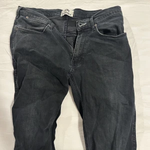 Acne jeans - Säljer då jag vuxit ur dem, st 30 i midja. Skönt raka o Inge fel på dem
