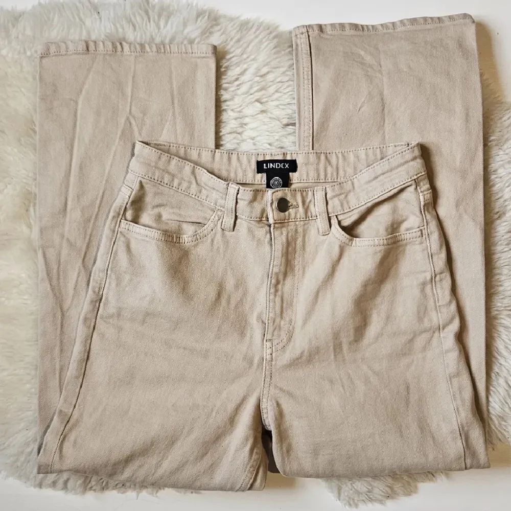 Jeans i höstig färg som använts ca 3 ggr. Bra skick!. Farkut & Housut.
