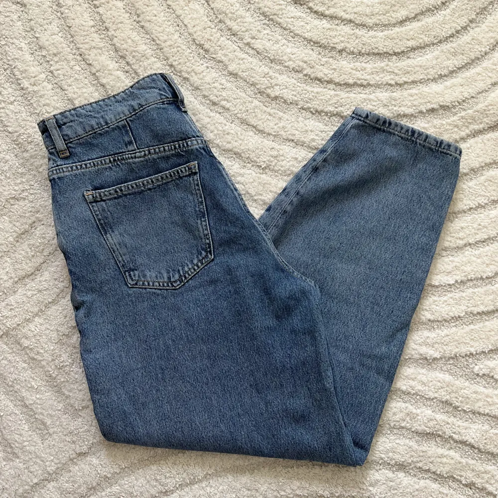 Blåa ”ballon jeans” från Gina. Knappt använda så i fint skick! ☺️. Jeans & Byxor.