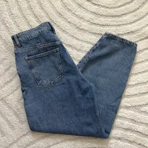 Blåa ”ballon jeans” från Gina. Knappt använda så i fint skick! ☺️