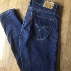 Levis jeans  - Stl 27/28. Använda 2 gånger.