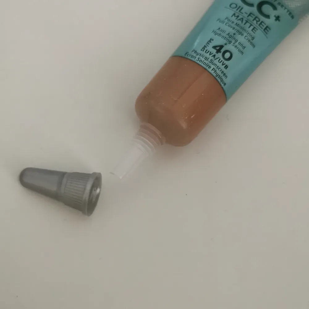 IT Cosmetics Your Skin But Better CC+™ Oil-Free Matte SPF40+ I färgen Tan helt ny Oanvänd. 4ml. Övrigt.