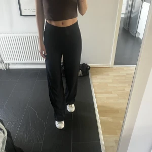 Bikbok kostymbyxor  - Svarta kostymbyxor från bikbok