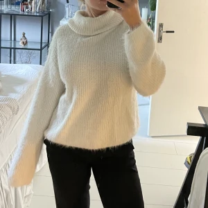 Finstickad tröja - Så skön och gosig stickad tröja från h&m! Perfekt nu till hösten💗