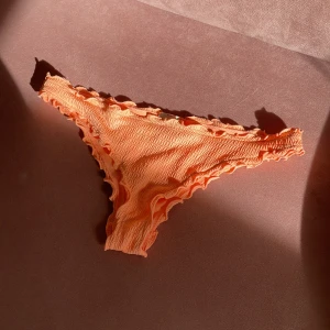 Bikinitrosor - Bikinitrosor från HM, storlek 36. Jättefin korallorange färg.