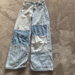 Lapp jeans - Blåa jeans. Bra skick. Lapp sydda.