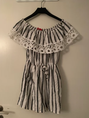 Randig dress - Randig dress inte använd mycket är i go skick 