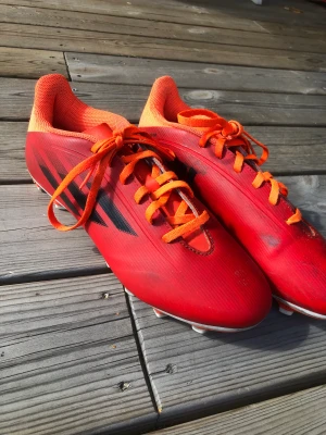 Fotbollsskor Adidas - Fotbollsskor från Adidas. Bra skick.