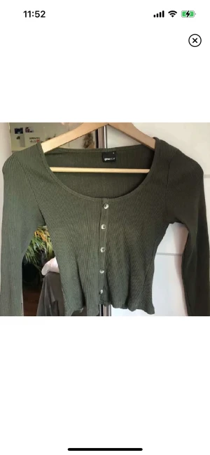 Grön top - En grön top ifrån gina tricot. 