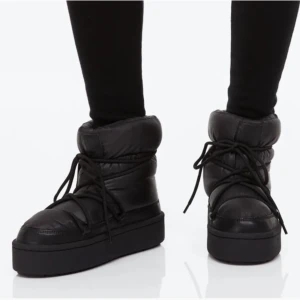 Vinter boots  - Säljer mina vinter boots, liknande inuikki, aldrig använda, storlek 38, köpta på second hand 