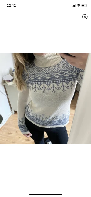 Stickad tröja - Stickad tröja från Dobber med mönster