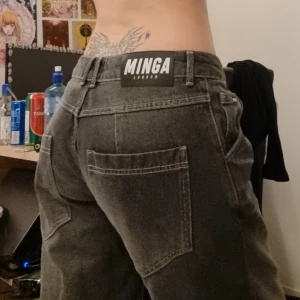 MINGA LONDON JEANS - helt nya minga london jeans, köpta för 800 , råkat få hem två par och säljer båda eftersom jag köpte storlek 34 men har egenentligen 36 så dom är lite för små! 💖🫶 skriv för fler frågor