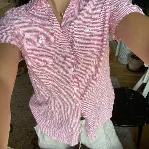 Randig skjorta - Superfin randig blus/skjorta! Knappt använd🩷
