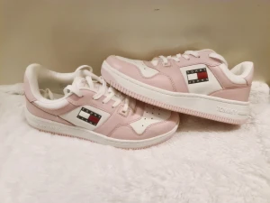 Skor  - Nya skor som aldrig kom till användning. Storlek: 38 