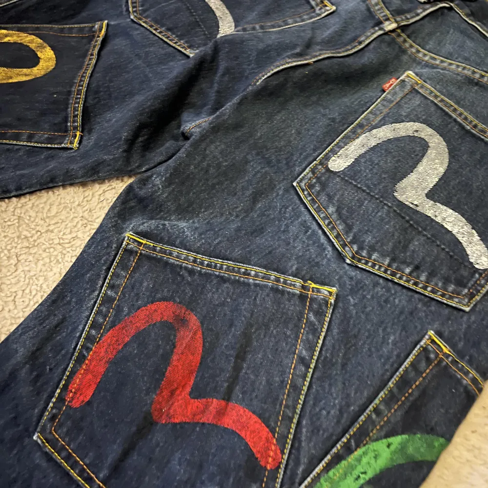 Evisu  Baggy jeans  Storlek 36 Vintage  Kan tänkas bytas . Jeans & Byxor.