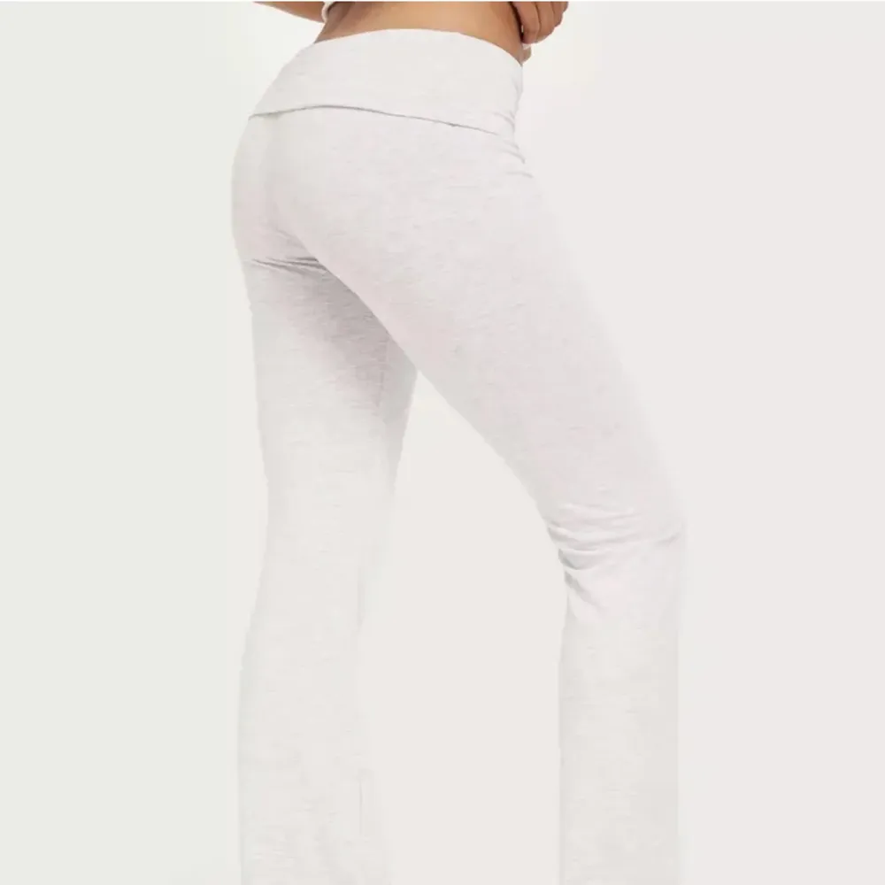 Super fina byxor från Nelly i storlek xs🫶🏼bra kvalite💞. Jeans & Byxor.