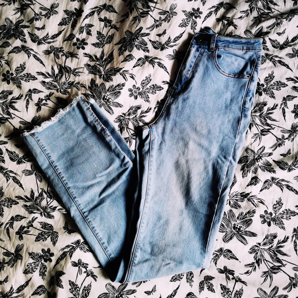 High waist jeans. Size 36. Excellent condition and very comfortable to wear . Jeans & Byxor.