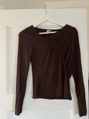 Topp - Cool topp med snygga detaljer. Använd vid ett tillfälle 