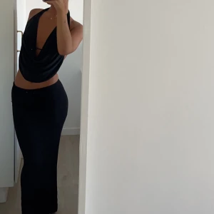 Topp - Super snygg topp! Beställde 2 storlekar och glömde skicka tilbaka ena! Så helt oanvänd! Köparen står för frakten 