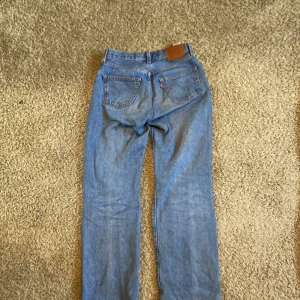Levi’s 501 Premium - Säljer mina fina Levi’s byxor då de inte kommer till användning längre. De är högmidjade och vara en rak form. Strl W23 L32. Kan mötas upp i Stockholm. 