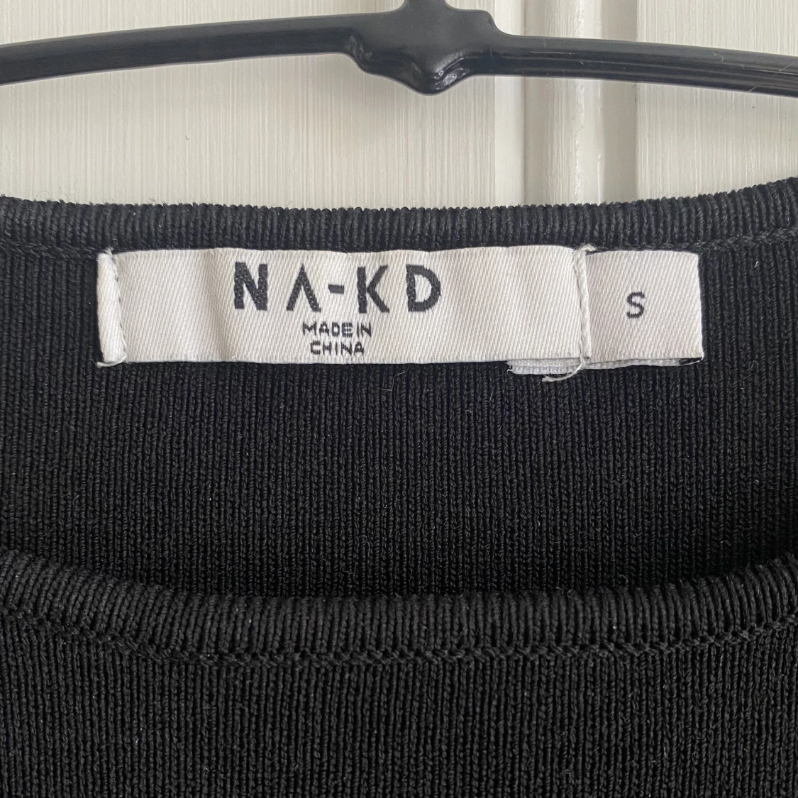 Stickad topp med öppen rygg - 91