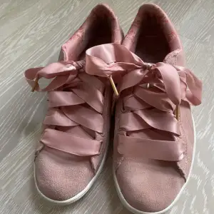 Säljer dessa jättesöta rosa skor i storlek 38 från Puma! 💓💓
