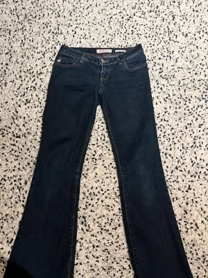 Miss sixty jeans  - Säljer mina miss sixty Flare low Rise jeans pga jag aldrig använder dom. Storlek 27 o är i mörkblå 💗 🔴pris kan diskuteras!!🔴