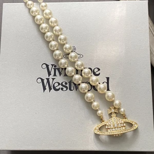 Vivienne Westwood - Äkta vivienne westwood halsband, använt bara 2 gånger typ o köpte den för 2300.