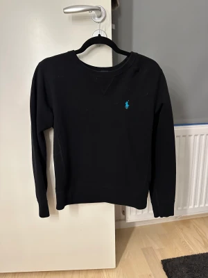 Ralph lauren tröja  - Super fin Ralph lauren tröja i väldigt bra skick. Köpt i usa för några år sedan och är inte använd jätte mycket 