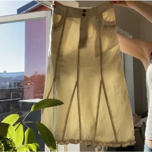 Lång kjol - Har en mer utvecklad beskrivning på en annons längre ner ❤️