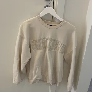 Sweater - Jättefin beige sweater som inte kommer till användning då jag har för många🫶🏻