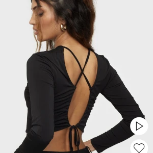 Topp från Nelly - Säljer en topp från Nelly som jag knappast använt. ORG pris 249kr