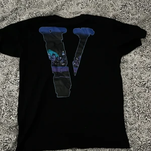 VLONE x Pop Smoke - Säljer för den är för liten