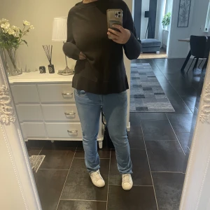 Mörkbrun stickad tröja i 100% merinoull, storlek M, Cubus  - Använd fåtal gånger, inga tecken på änvändning Normal i storleken 