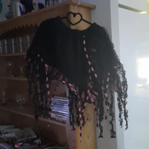 Asymmetrisk kjol! - Storlek; SMALL (poizen)