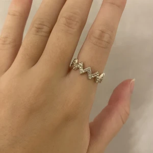 ring med strass - knappt använd