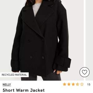 Säljer denna populära jacka från nelly då ja tycker att ja inte passar i den. Storlek S använd 2 gånger så är i nyskick🥰 köparen står för frakten🫶🏻