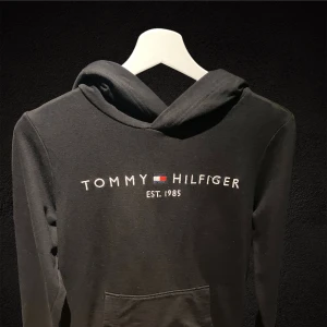 Tommy Hilfiger - Tommy hilfiger tröja med luva