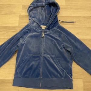 Juicy couture kofta - Hej säljer en juicy couture kofta i st S knappt använd