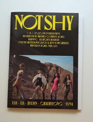 ITZY NOT SHY - Itzy not shy album A version CD, pre order benefit flyers and CD included  Price can be negotiated