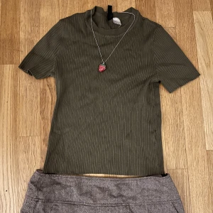 Green sweater top - It’s a cute topp that can be styled in different ways. Is perfect for winter