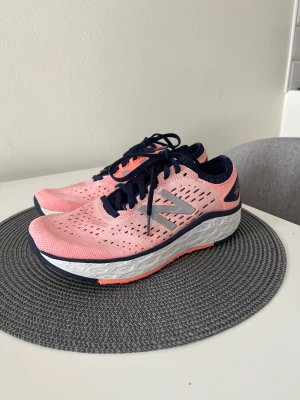 New Balance löparskor - New Balance Fresh Foam Vongo V4. Storlek 37,5, bra skick, använda fåtal gånger.