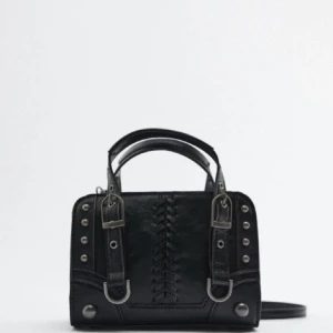 Zara väska  - En fin Zara väska som köptes förra året💓 Bra skick