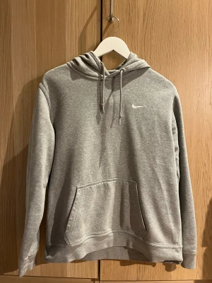 Nike hoodie  - Nike hoodie. Anledning: används ej. Storlek: L Skick: 8/10 