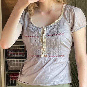 Odd molly blus - En urgullig Odd Molly blus 💜Svalt material, kan knytas längst bak. Bra skick