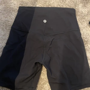Lululemon shorts - Korta Lululemon tights i strl S. Oanvänt skick