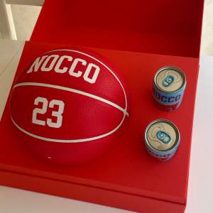 Här kan ni få äga en unik basketboll från Nocco ihop hörande vit t- shirt Stl L samt2 oöppnade Nocco burkar 