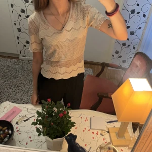 Tröja!  - Rensar min garderob, köparen står för frakt! 💗 kan mötas upp i Stockholm annars! 🤙🏻 