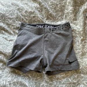 Nike PRO shorts - Nike PRO shorts i storlek xs